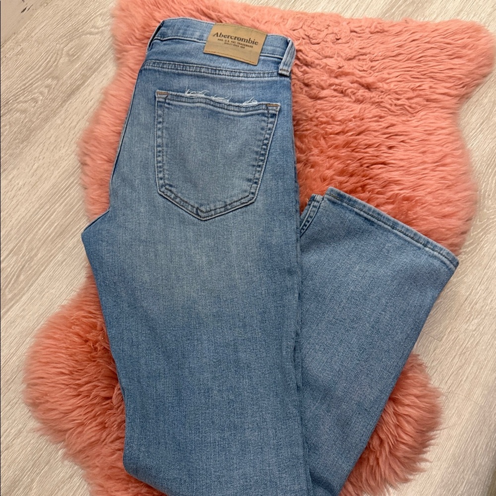 Abercrombie & Fitch Women's Light Blue Straight Leg Jeans